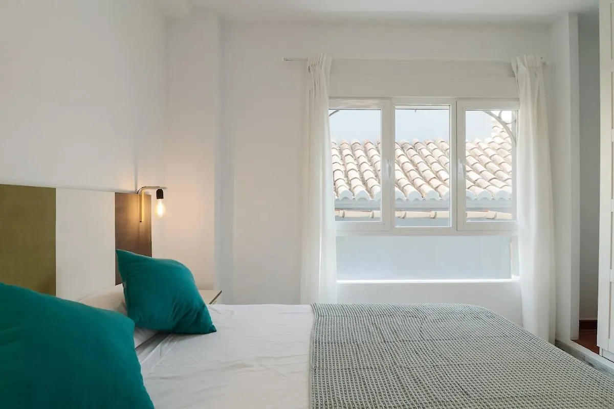 C91 - Two Bedroom Apartment Next To Alcazaba contacts